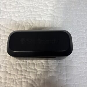Skullcandy wireless Black Earbuds, Model Number V2VYW